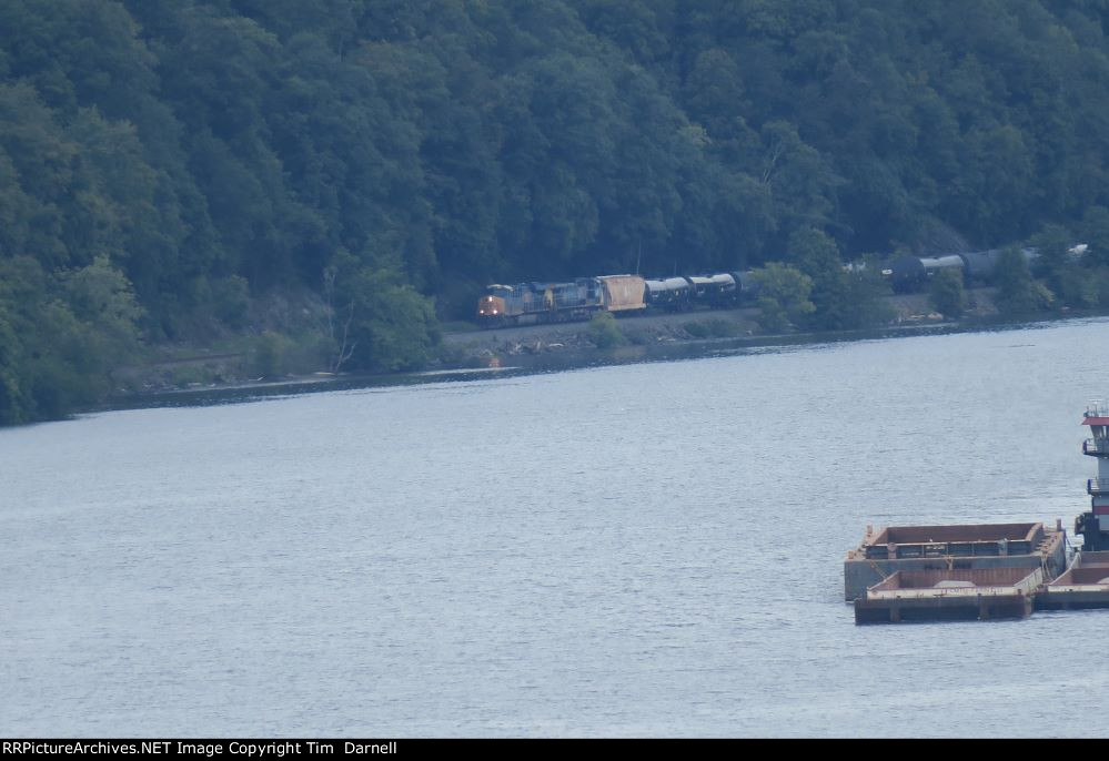 CSX 3083 leads oiler B775